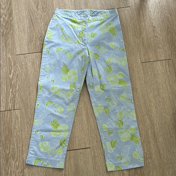 Lilly Pulitzer white label Capri pants with Vibrant Pattern - Picture 1 of 4